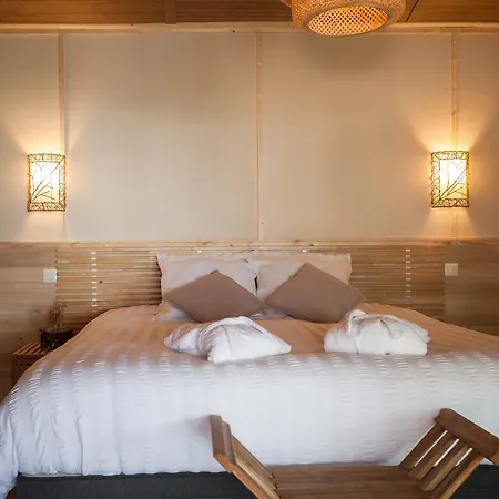 O לינה וארוחת בוקר 3*