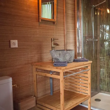 לינה וארוחת בוקר O 3*